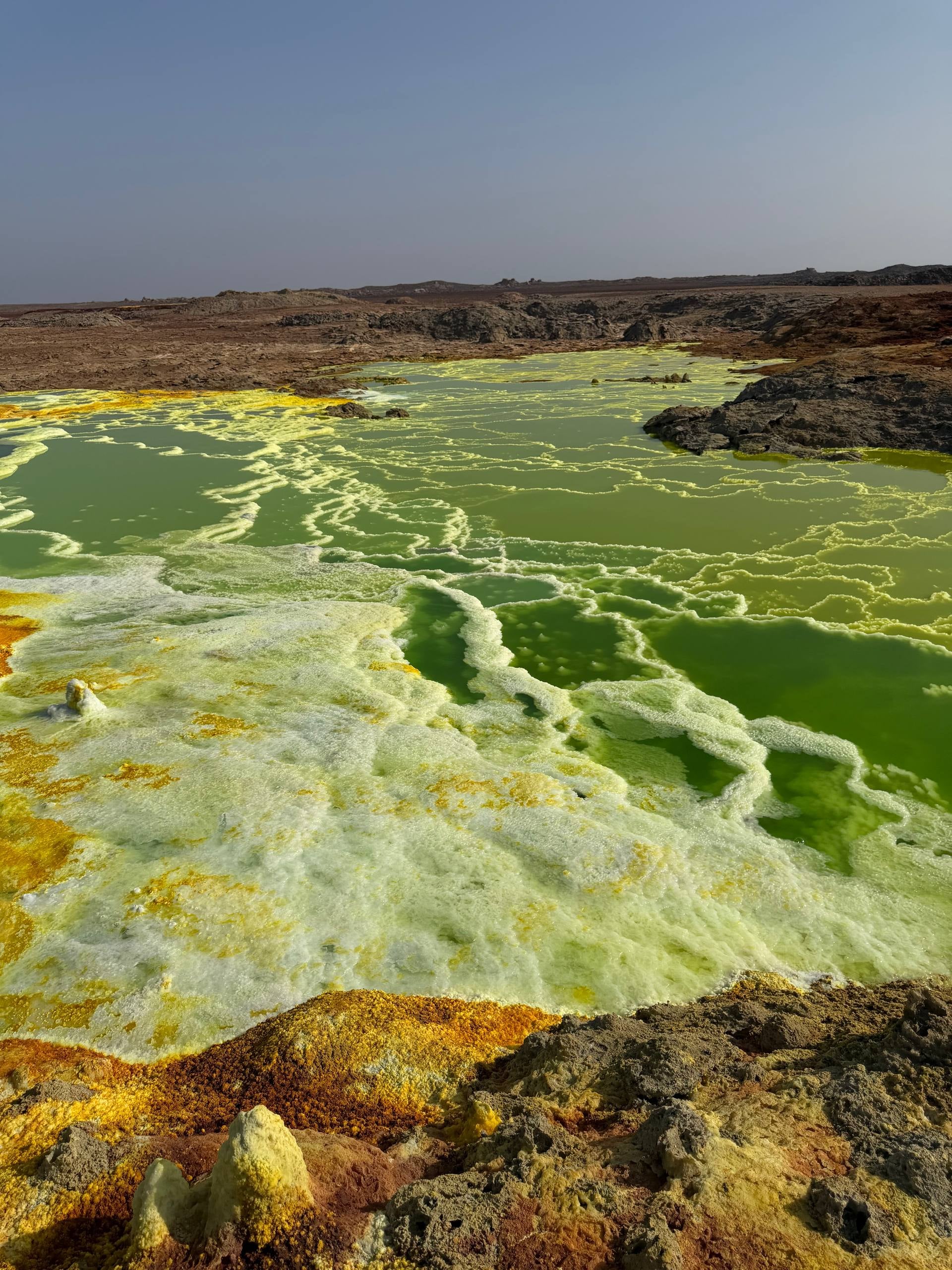Dallol acid lake — clean panoramic shot without shadows